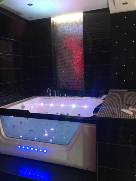 Jacuzzi le cabaret VIP Spa Lyon