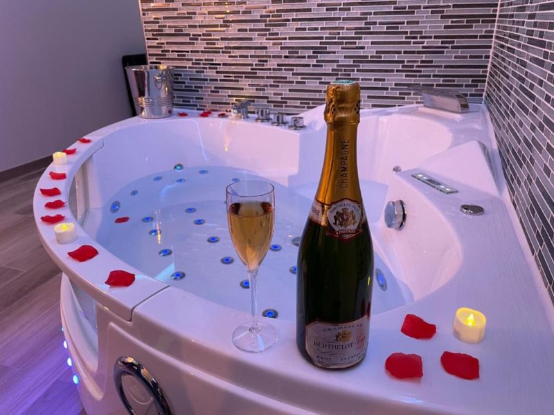 champagne bulle d'ammour chambre avec Jacuzzi