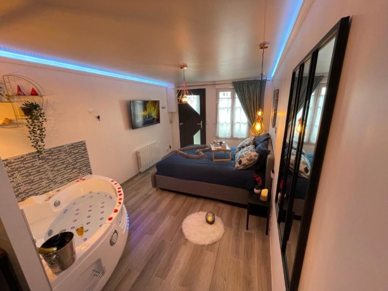 lit bulle d'ammour chambre avec Jacuzzi