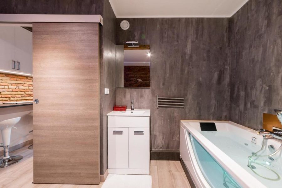 salle de bain jacuzzi Cocoon'Inn Daurade