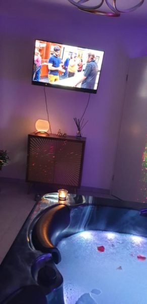 tv suite Jacuzzi Toulouse