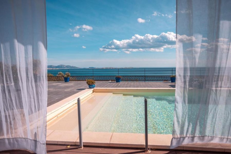 vue mer SUITE LOVE SPA PISCINE marseille