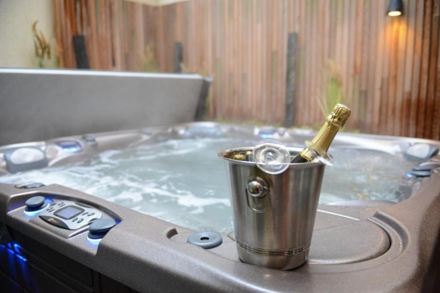 Jacuzzi à "Au 30" chambre avec jacuzzi à Lille