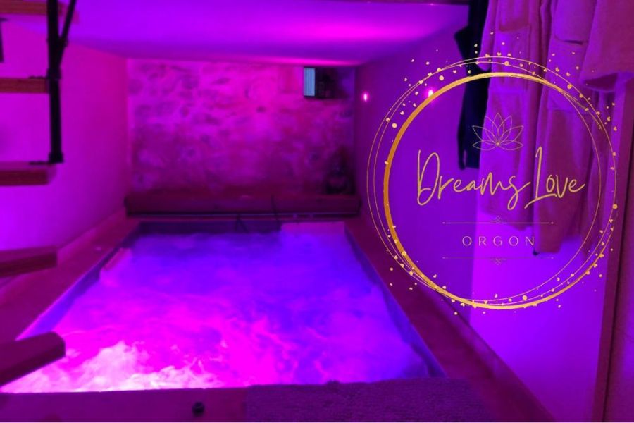 Appartement Love room avec jacuzzi et hammam privatisé Lieu insolite en amoureux Spa détente assurée avec de doux massages en options sur demande