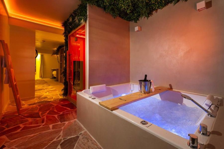 Jacuzzi Minamina, chambre avec jacuzzi privatif / chambre avec Jacuzzi en Provence