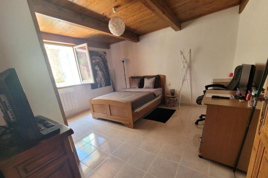 Logement entier et calme/ chambre avec Jacuzzi en Provence