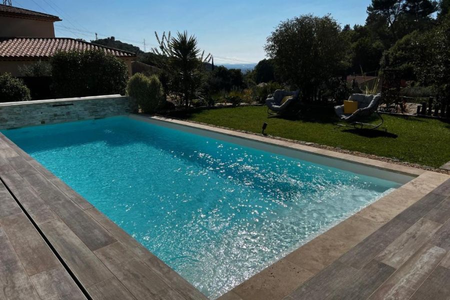 Piscine Chambre d'Hôte romantique Le temps d'un Instant  chambre avec Jacuzzi en Provence