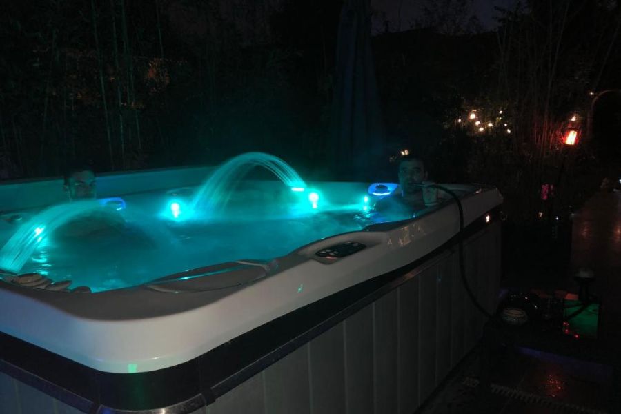 Jacuzzi Lilloise Villeneuve D'Ascq GD STADE Mauroy Chambre avec Jacuzzi Lille