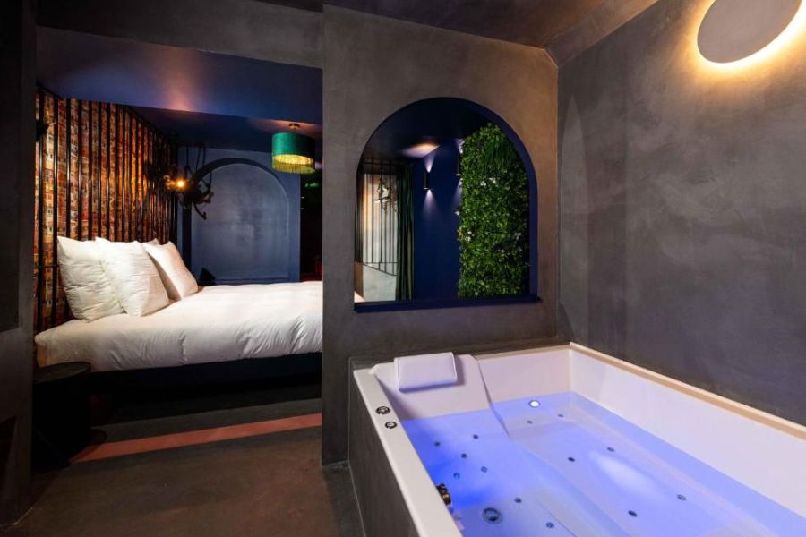 Minamina, chambre avec jacuzzi privatif / chambre avec Jacuzzi en Provence