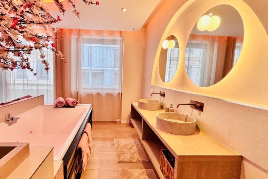 Blossom Suite-Hyper centre Jacuzzi Balcon clim (1)