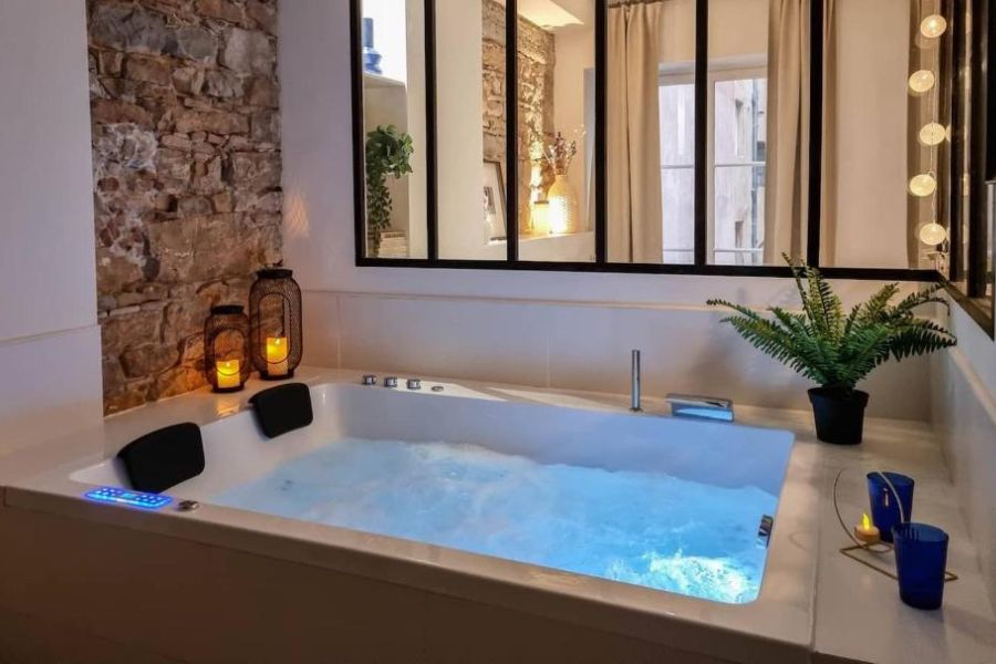 Le Capucine - Chambre avec jacuzzi Lyon (1)